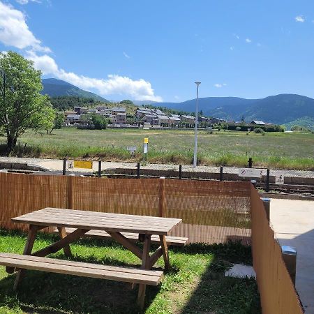 Loft Mansarde Du Train Jaune Avec Vue Sur Les Montagnes Saillagouse Exteriér fotografie