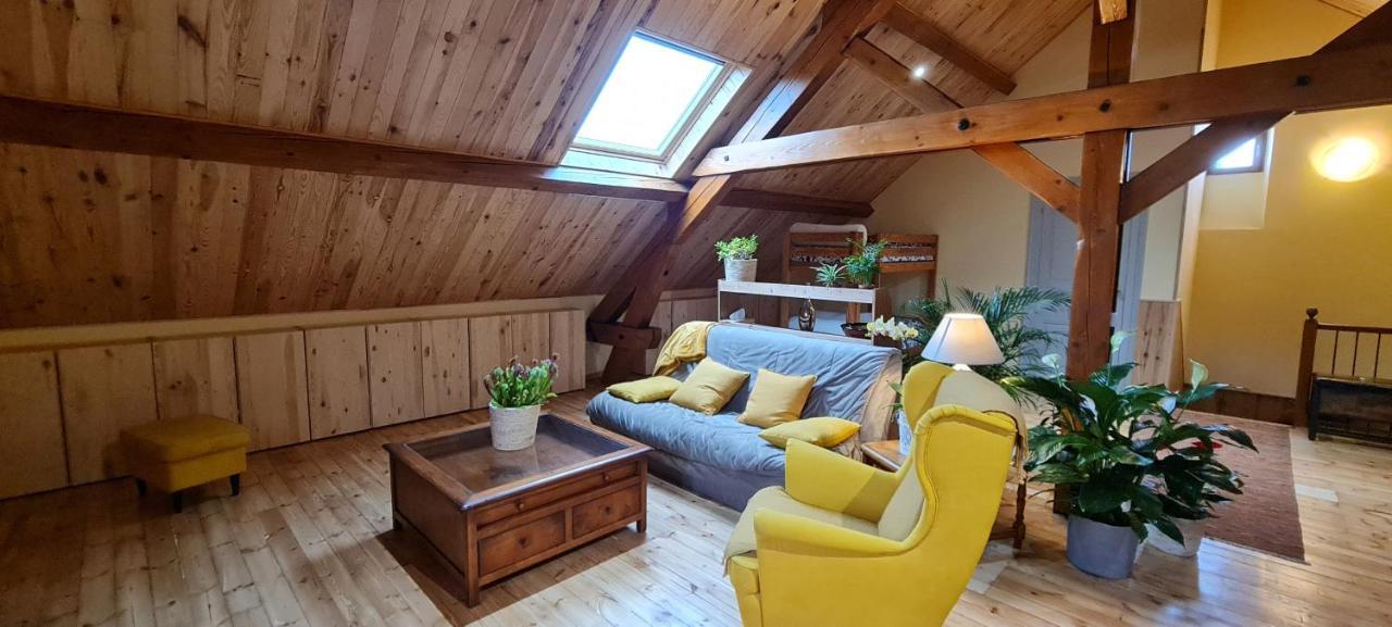 Loft Mansarde Du Train Jaune Avec Vue Sur Les Montagnes Saillagouse Exteriér fotografie