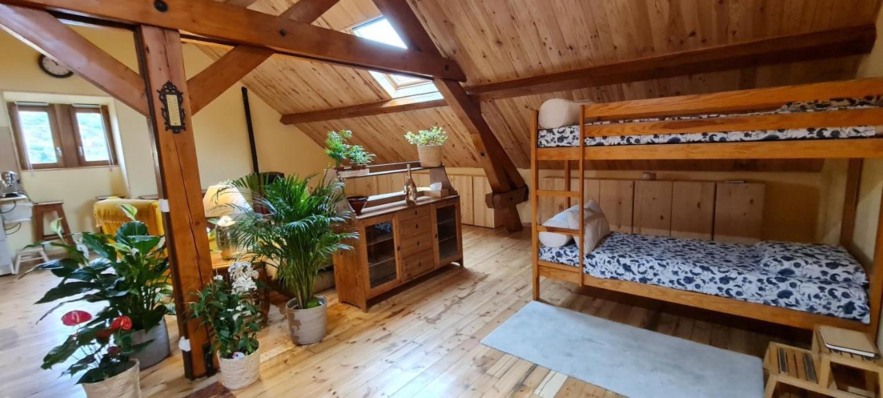 Loft Mansarde Du Train Jaune Avec Vue Sur Les Montagnes Saillagouse Exteriér fotografie