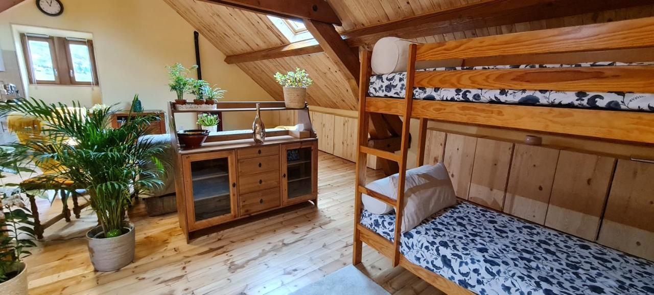 Loft Mansarde Du Train Jaune Avec Vue Sur Les Montagnes Saillagouse Exteriér fotografie