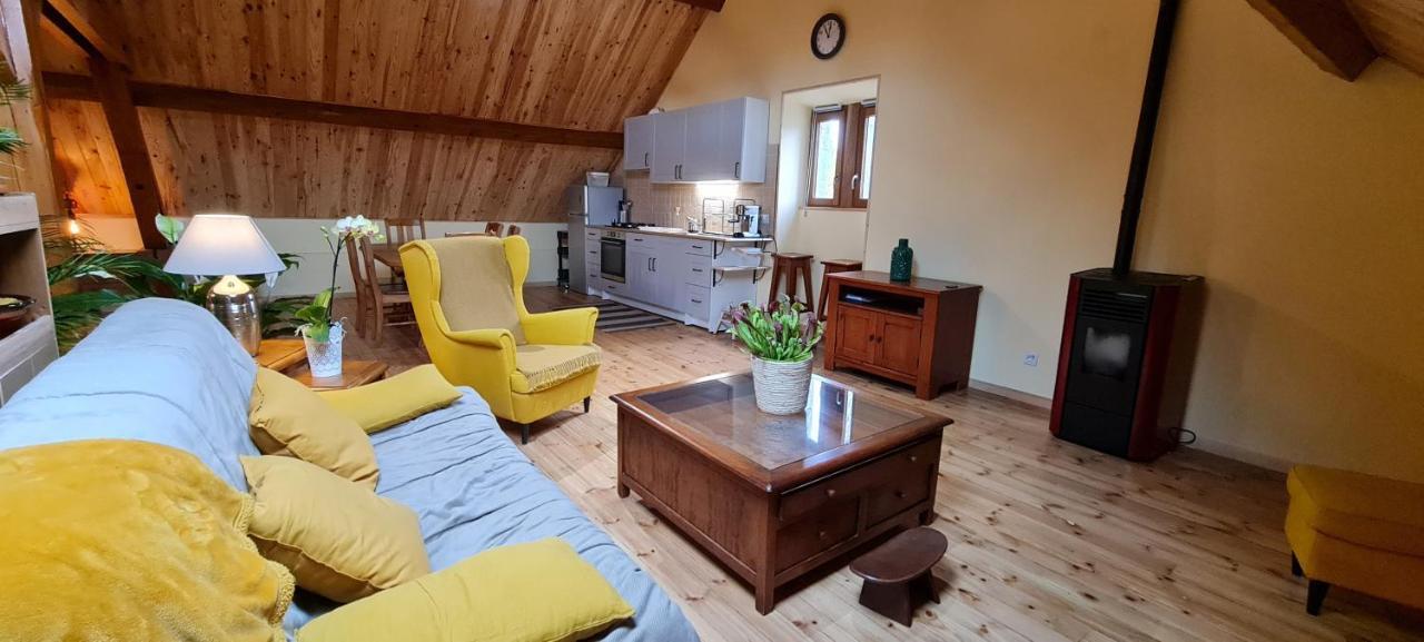 Loft Mansarde Du Train Jaune Avec Vue Sur Les Montagnes Saillagouse Exteriér fotografie