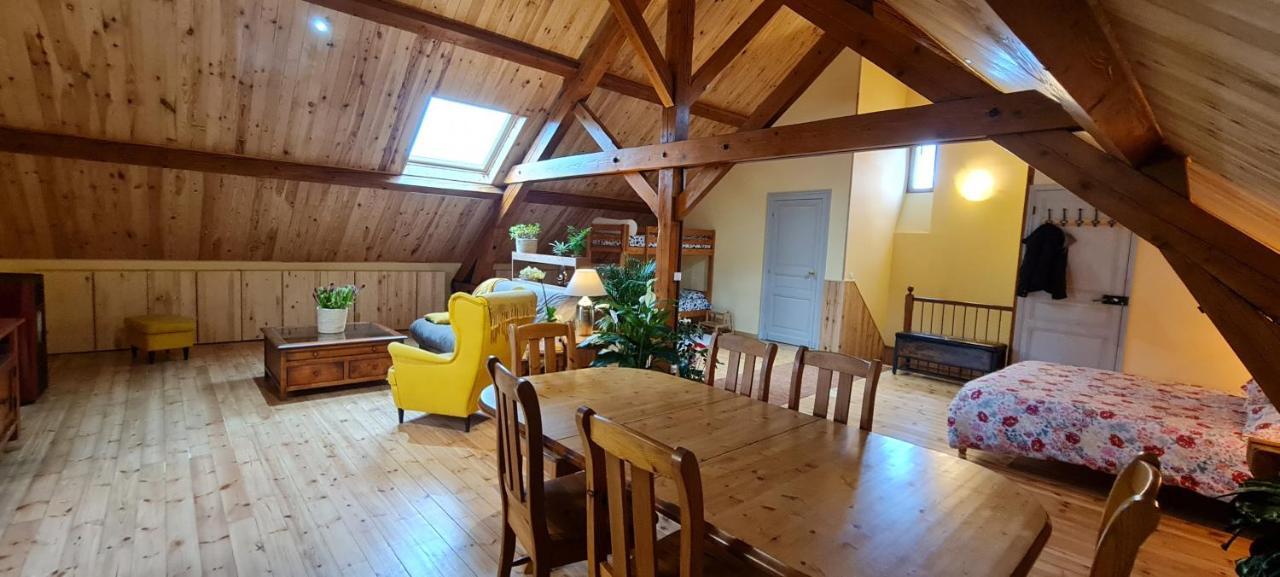 Loft Mansarde Du Train Jaune Avec Vue Sur Les Montagnes Saillagouse Exteriér fotografie