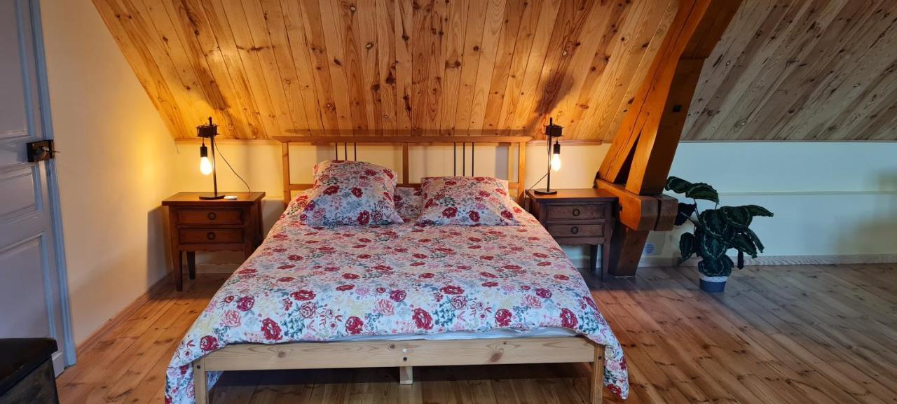 Loft Mansarde Du Train Jaune Avec Vue Sur Les Montagnes Saillagouse Exteriér fotografie